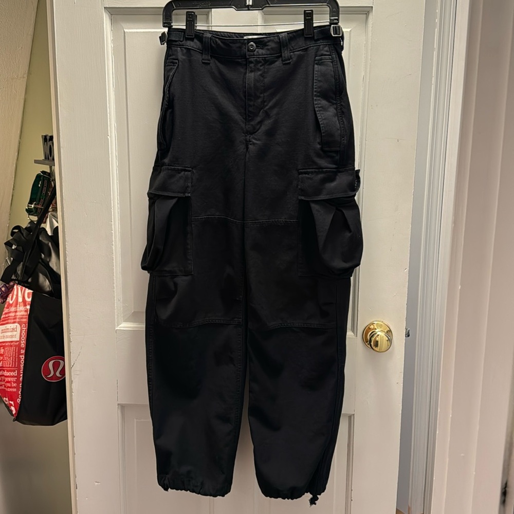 Aritzia TNA black cargo pants ladies size 2